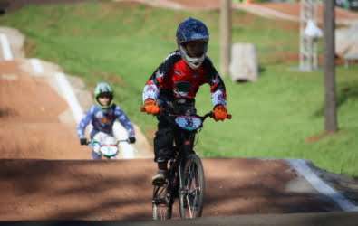 Bicicross: Pilotos da equipe de Jacareí vencem 1ª Etapa do Paulista