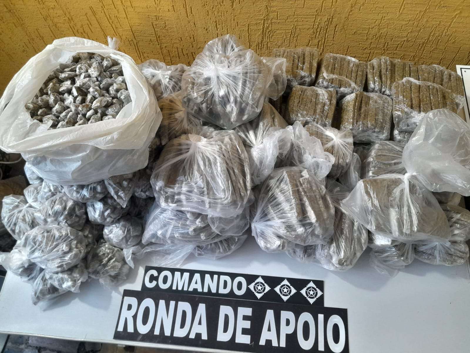 Polícia Militar prende dois indivíduos por tráfico de drogas em Jacareí