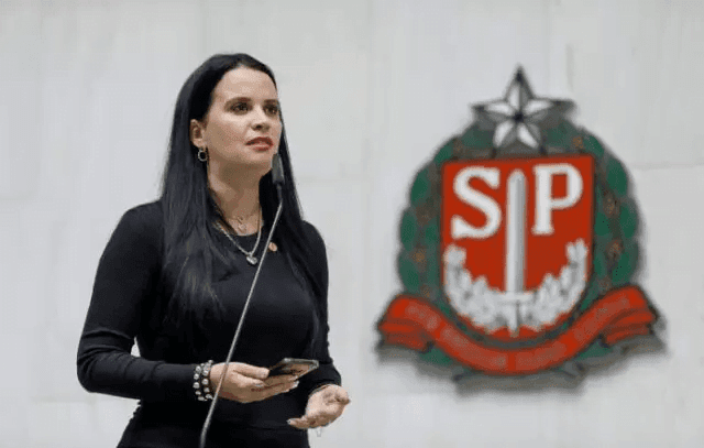 Racismo: Deputada cria lei contra manifestações racistas em estádios