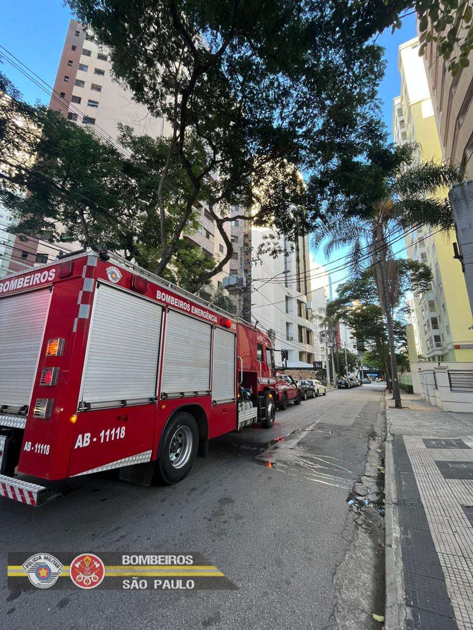 Panela esquecida no fogo causa fumaça e assusta moradores de edifício em São José