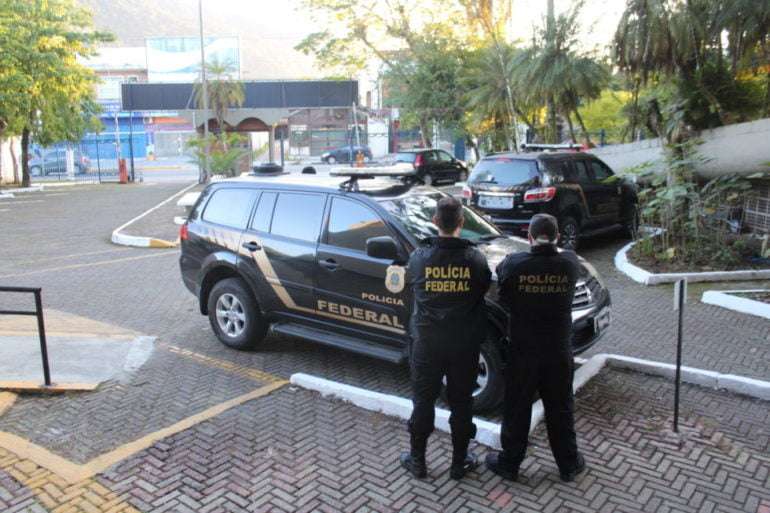 Polícia Federal apreende documentos da gestão da ex-prefeita de Ubatuba