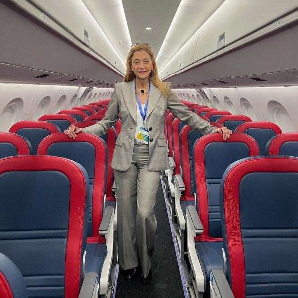 Embraer entrega avião para a presidente do Palmeiras
