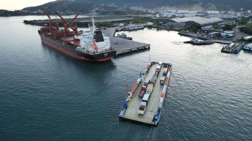Vai para Ilhabela no feriado? Confira horários, tarifas e como evitar filas na travessia de balsa