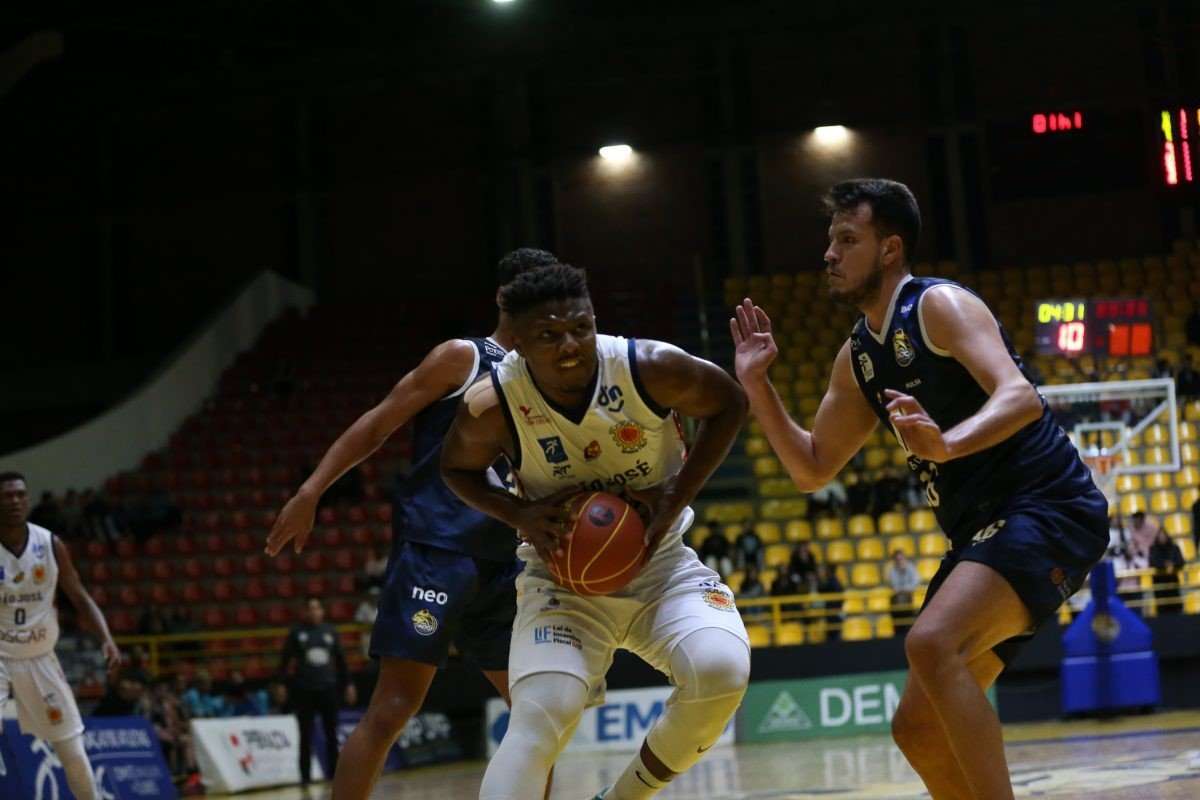 São José Basquete atropela Mogi por 92 a 60 e Vítor Silvério foi o destaque
