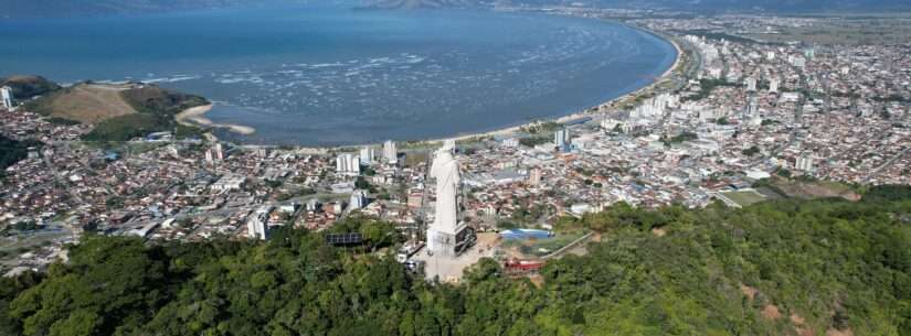 Caraguatatuba ganha nova imagem de Santo Antônio e iluminação do morro neste sábado