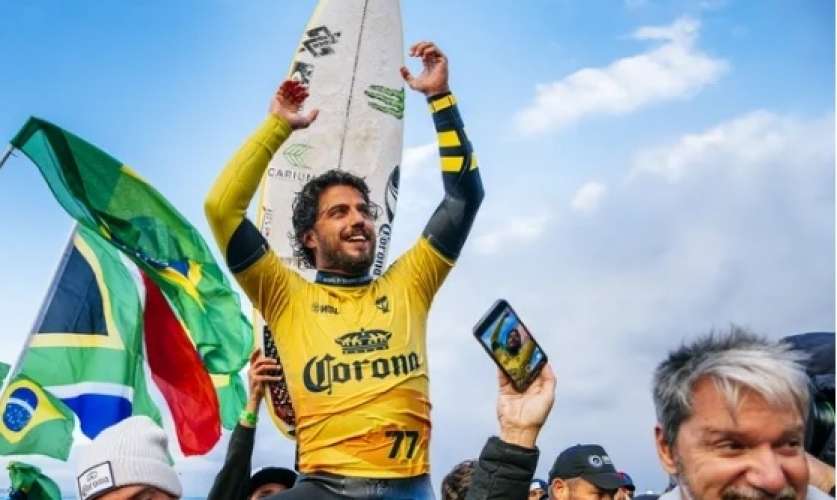 Filipe Toledo garante vaga olímpica e presença na fase final do Circuito Mundial de Surf