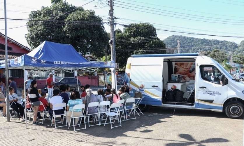 Morro do Abrigo recebe Ação Social Móvel e Varal Solidário em São Sebastião