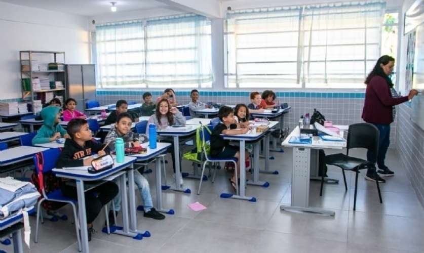 Mais de 13 mil alunos voltam às aulas na rede municipal em São Sebastião