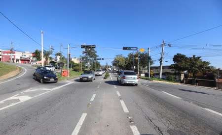 Obras na Dutra alteram o trânsito em rotatória da Estrada Velha, em Jacareí