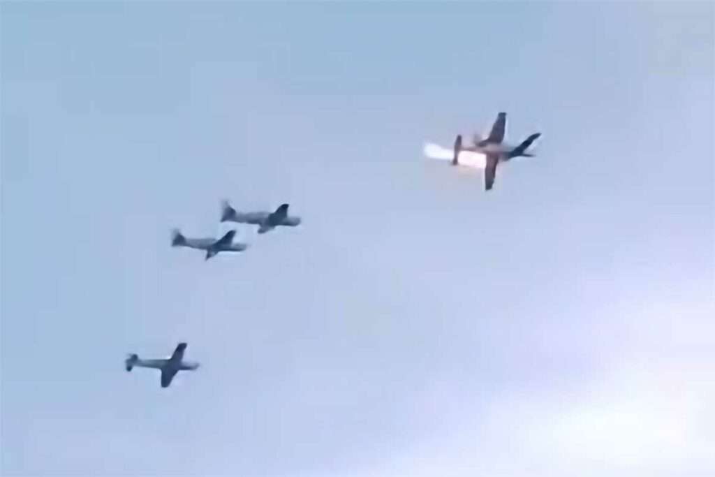 Dois aviões Embraer T-27 colidem em voo na Colômbia