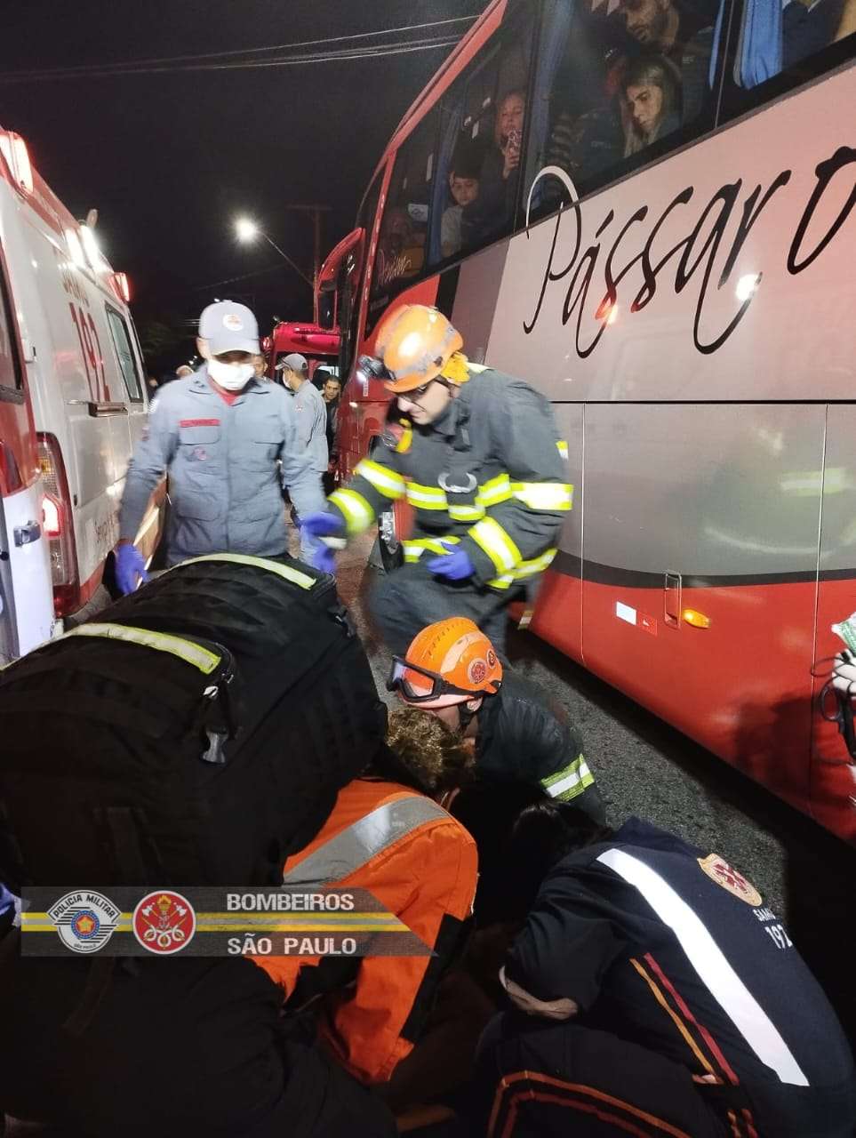 Acidente entre moto e ônibus deixa adolescente ferido em São José dos Campos