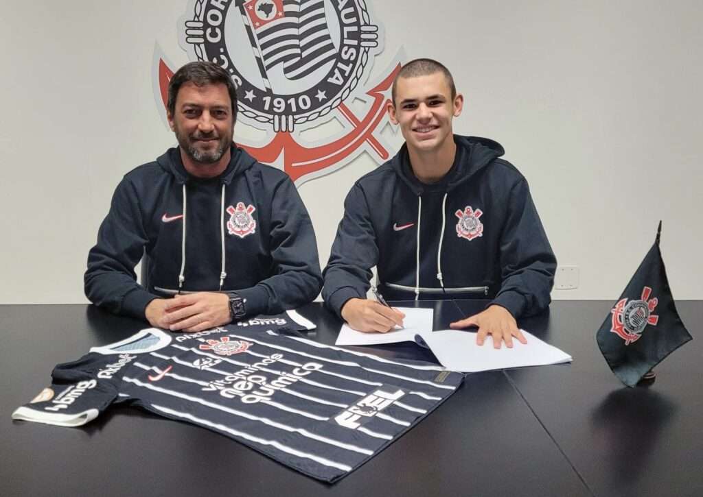 Gabriel Moscardo tem contrato renovado com Corinthians