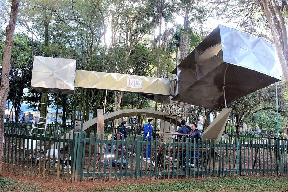 Parceria entre Prefeitura de São José e DCTA recuperam monumentos em exposição no Parque Santos Dumont