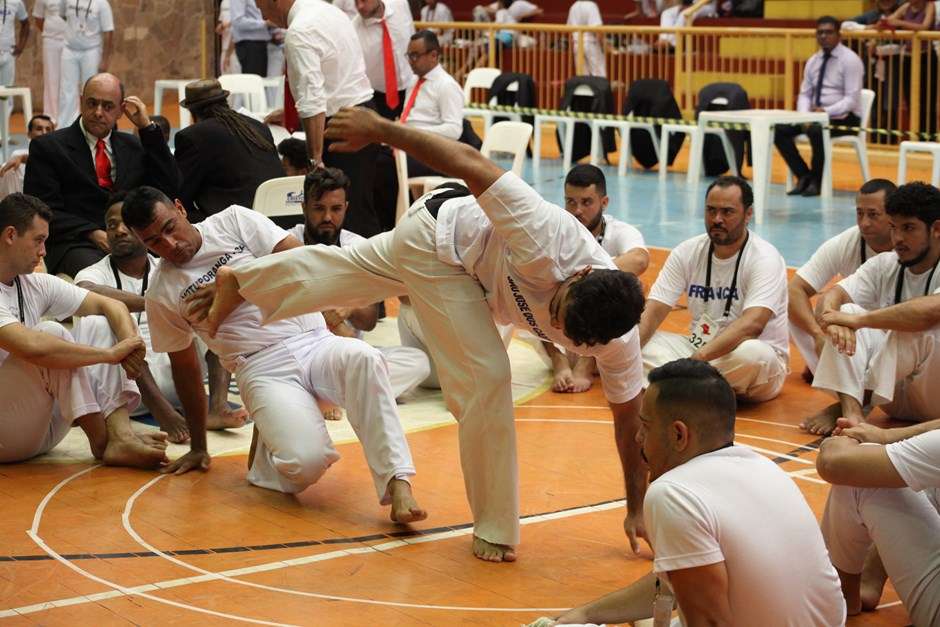 Livro conta a história dos 50 anos da capoeira em São José dos Campos