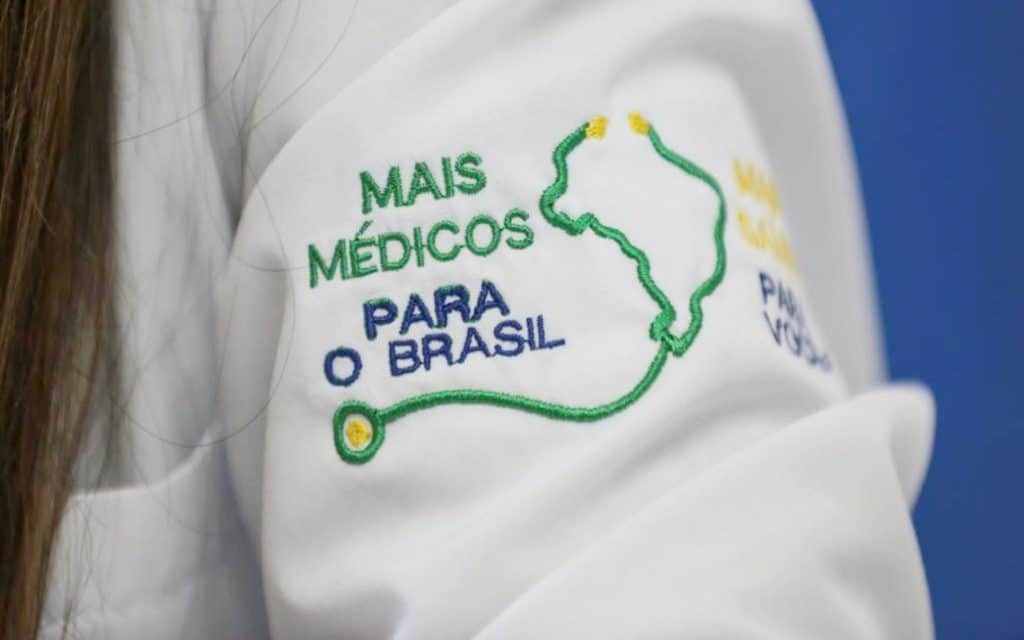 Mais Médicos abre vagas para atuação em presídios e consultórios de rua