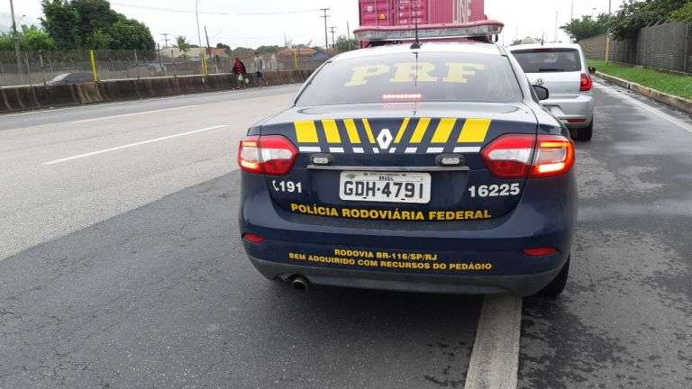PRF faz apreensão de 100 kg de drogas durante abordagem na Dutra em Taubaté