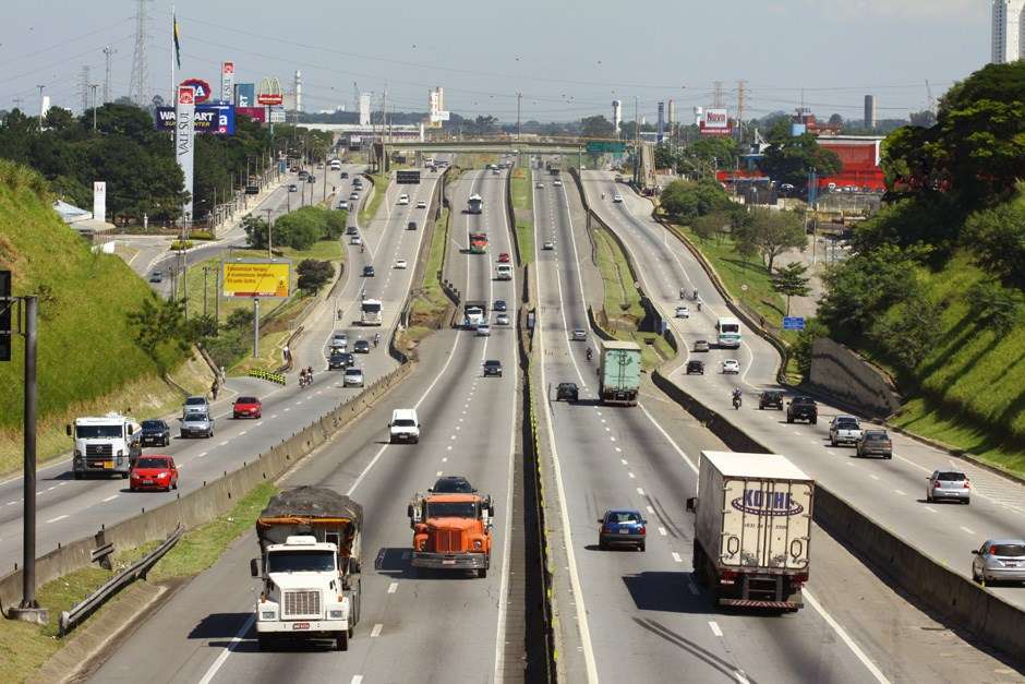 Trecho da Dutra em São José sofre alteração no tráfego devido a obra