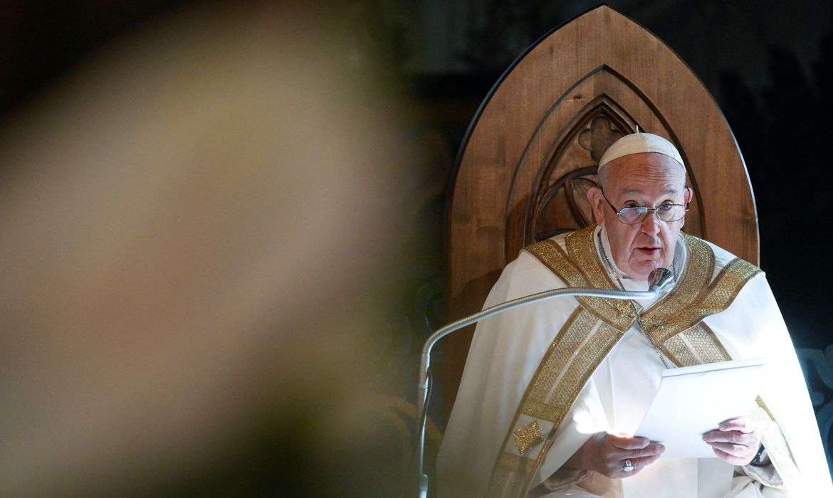 Papa Francisco cita “dor e vergonha” de mortes de imigrantes no Mediterrâneo