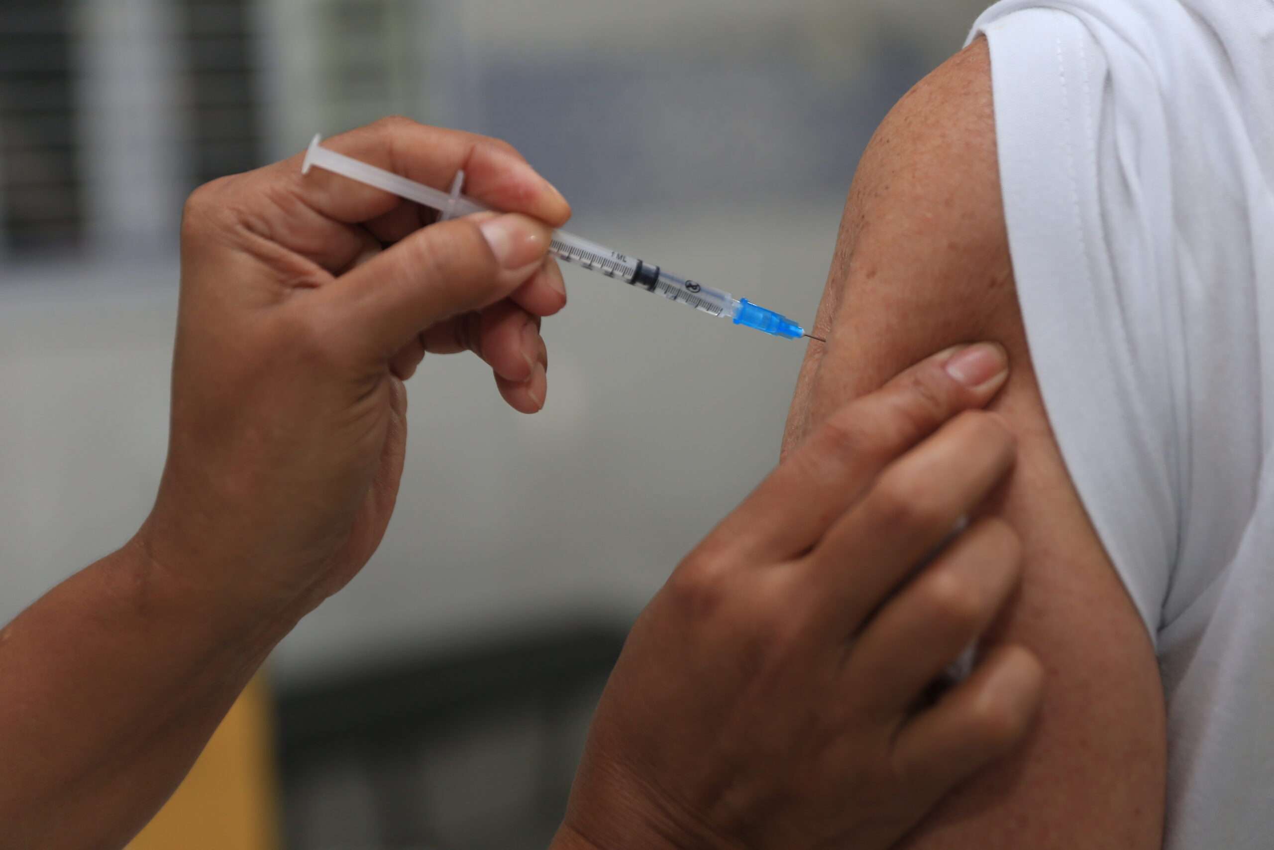 Campanha de vacinação contra gripe termina neste domingo (14)