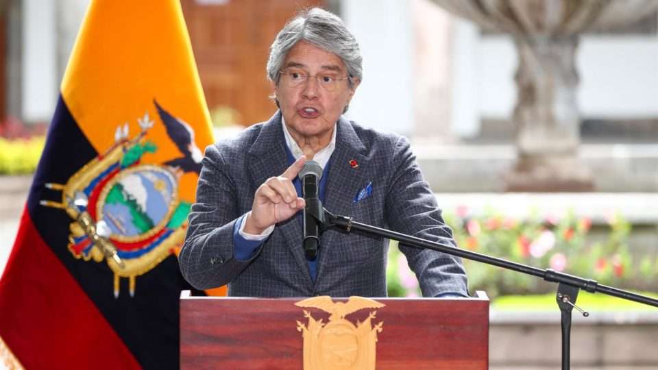 Equador decreta estado de emergência após morte de candidato