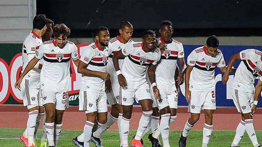 São Paulo vence Corinthians e vai à final da Copa do Brasil