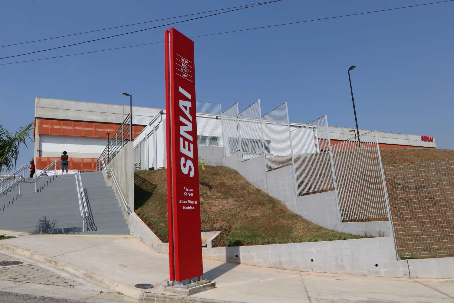 Cursos profissionalizantes estão com vagas abertas em Jacareí, entre eles TI