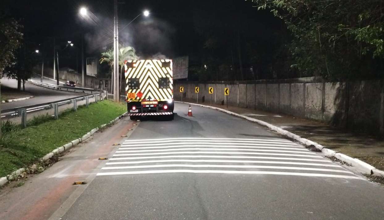 Sonorizadores são instalados para conter acidentes e melhorar a segurança no trânsito em via de Taubaté