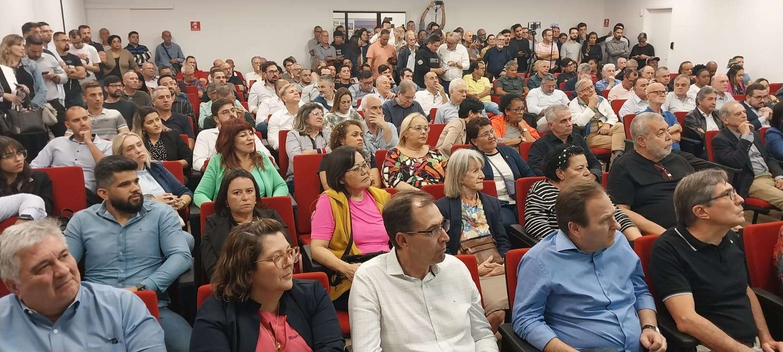 Encontro suprapartidário visa fomentar novos nomes para a política no Vale do Paraíba