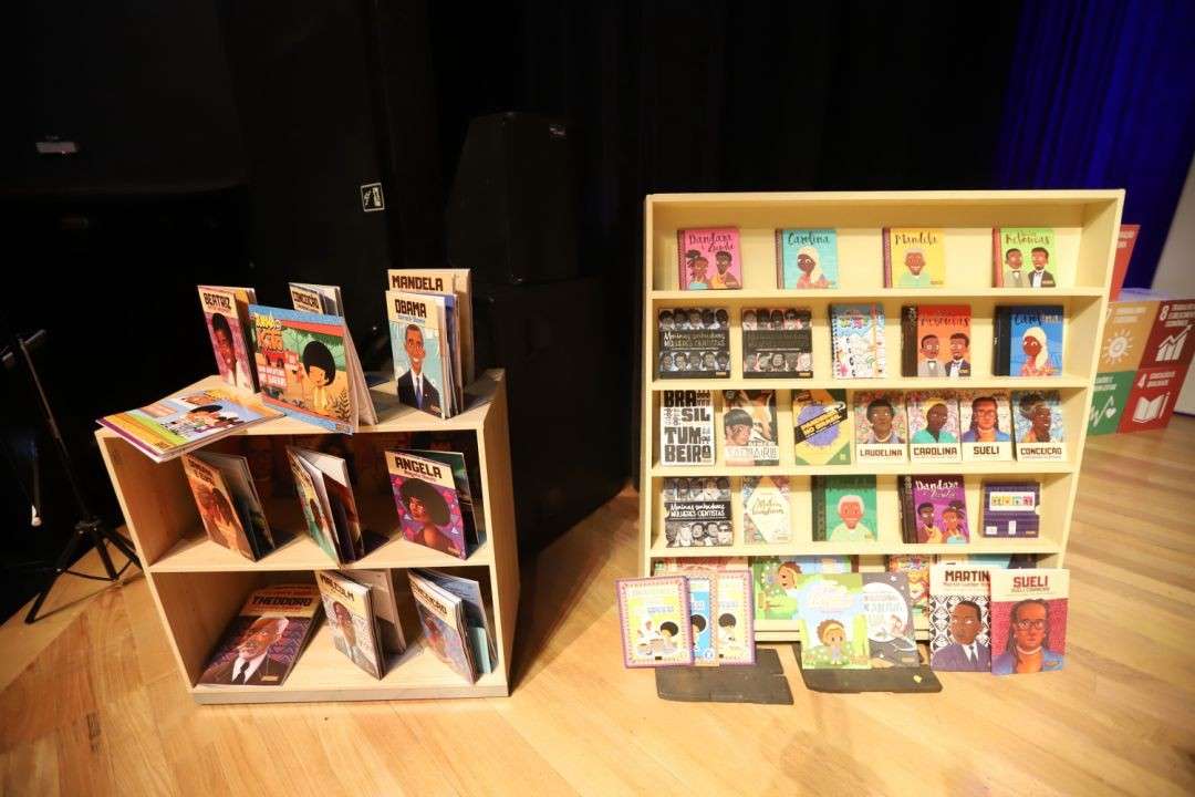Escolas municipais recebem livros paradidáticos e de literatura infantil em Jacareí