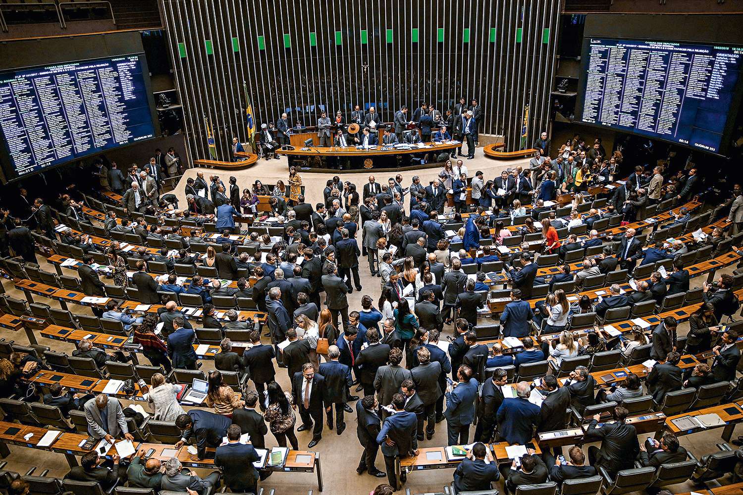 Arcabouço fiscal volta a ser tema de discussões na Câmara dos Deputados nesta segunda, 14