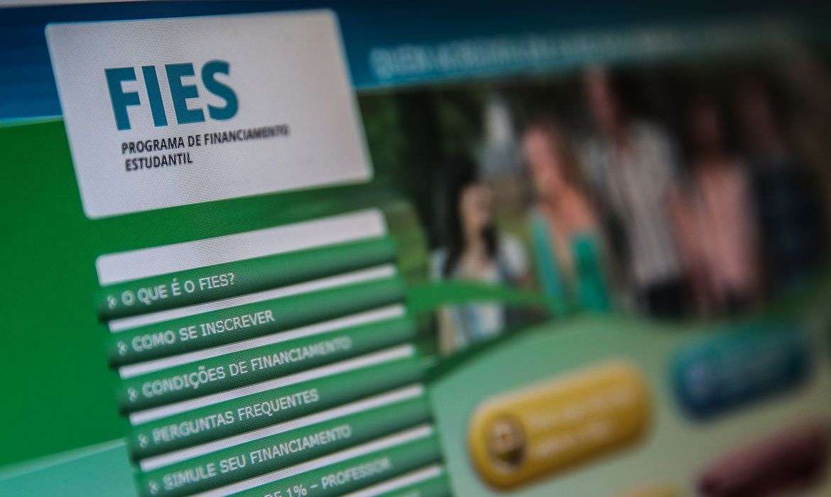 Lista de espera do Fies fica disponível para consulta até terça-feira (29)