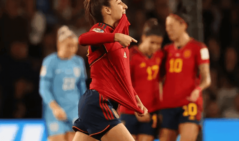 Espanha supera crise, vence Inglaterra e conquista título inédito da Copa do Mundo