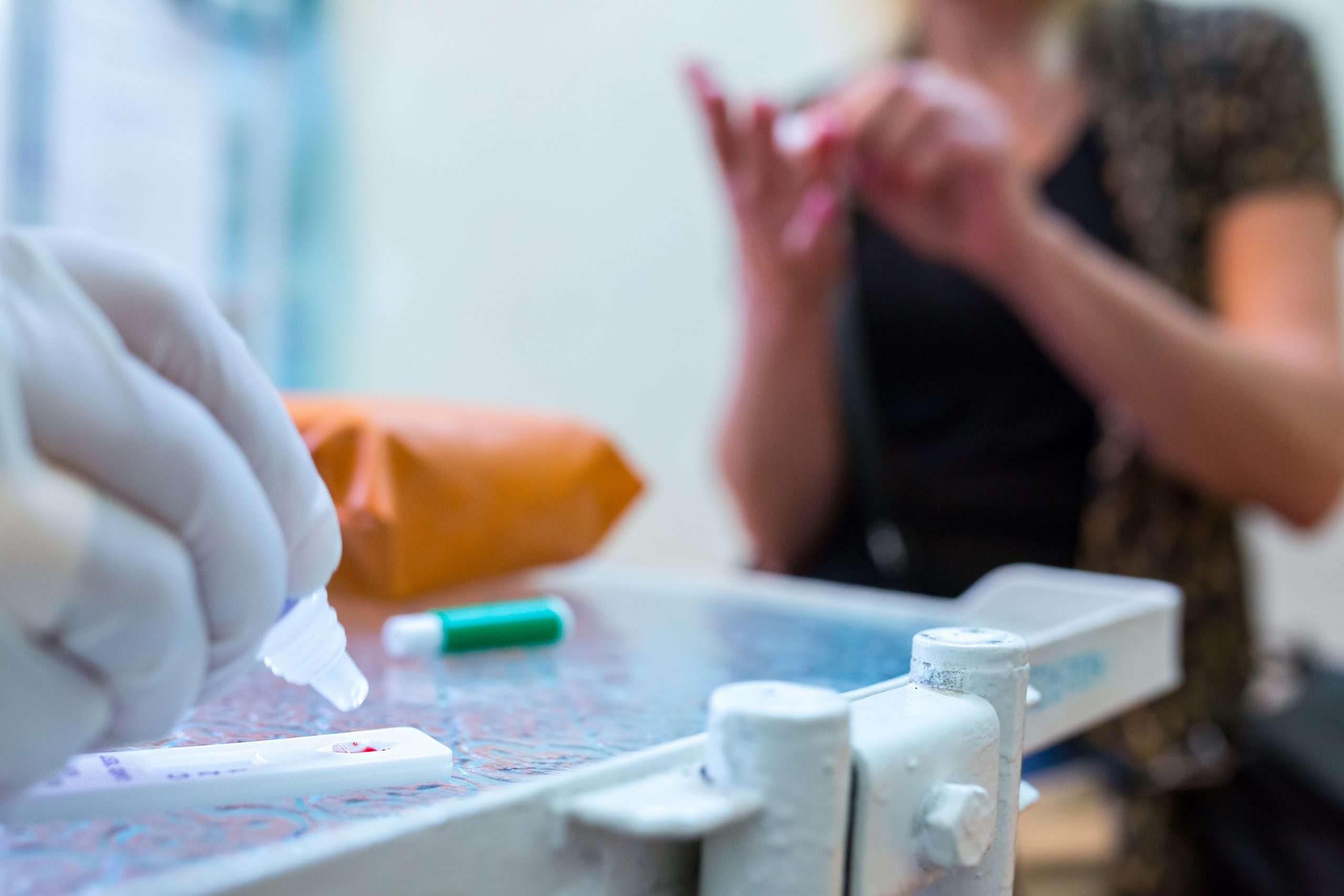 Anvisa libera testes rápidos em farmácias
