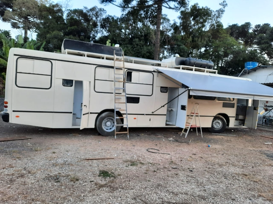 A onda de moradores em motorhomes em Los Angeles: aluguéis caros na cidade