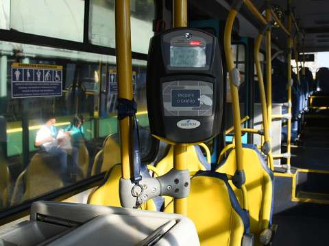 Projeto de lei quer implantar pagamento de ônibus com cartão de banco direto na catraca em São José