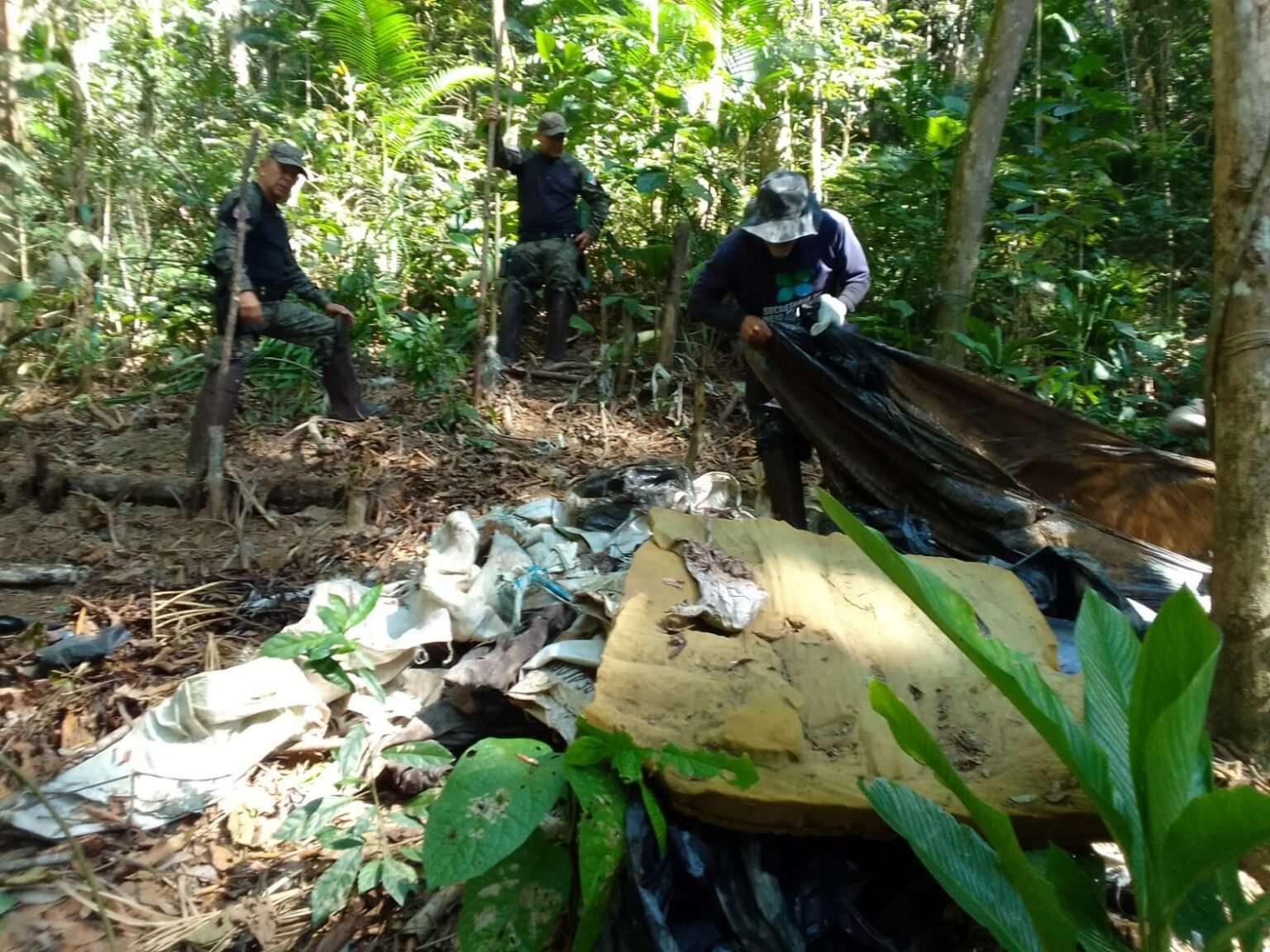Operação desmonta acampamento de caçadores no Trabiju em Pinda