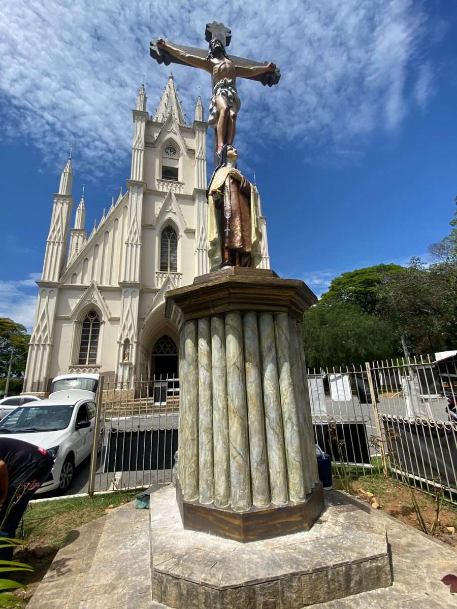 Taubaté finaliza revitalização artística em monumento da Praça Santa Teresinha