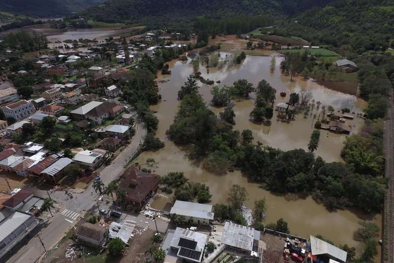 Chega a 21 mortos no Rio Grande do Sul em chuvas de ciclone