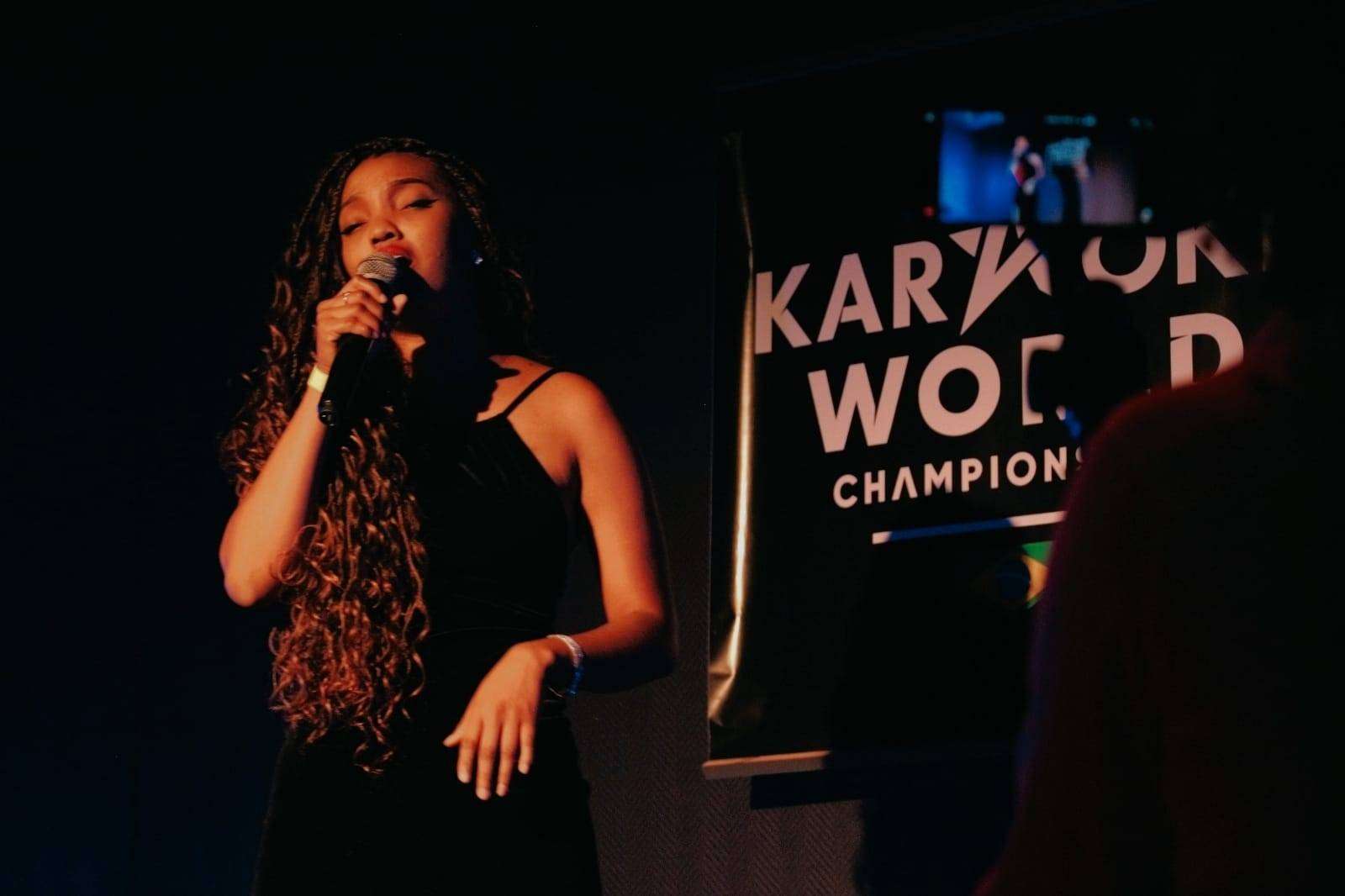 Sara Braz vai representar o Vale do Paraíba na final do Campeonato Mundial de Karaokê