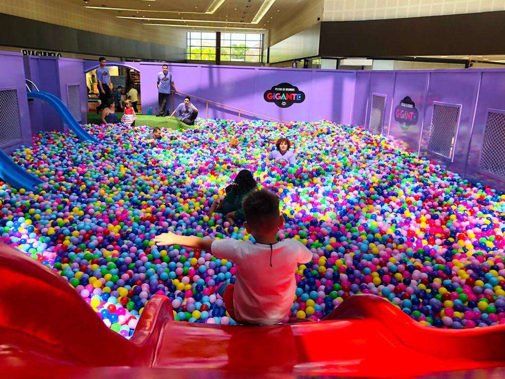 Piscina ‘Gigante’ de bolinhas é atração gratuita para toda família em São José dos Campos