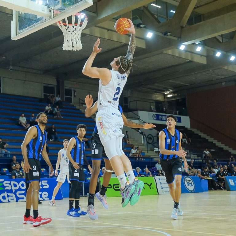 Basketball joseense vence e continua na terceira posição do Paulista
