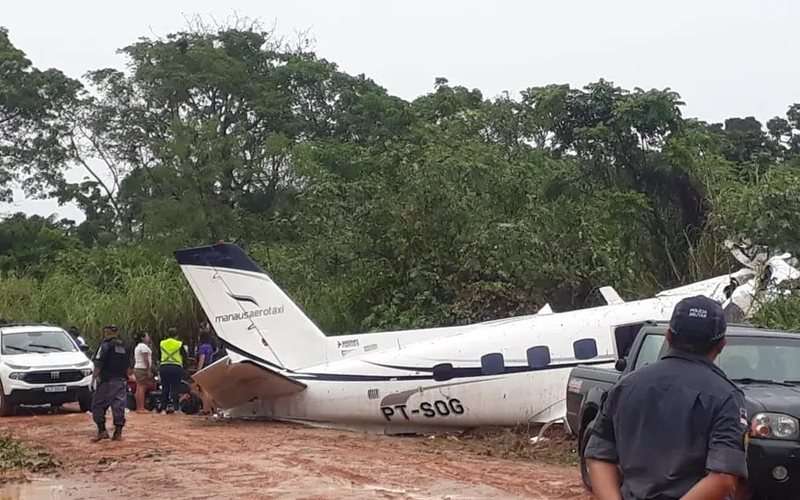 Avião da Embraer cai com 14 pessoas a bordo no Amazonas