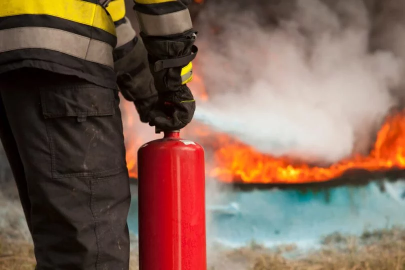 Incêndio consome área de 90 mil m2 no DCTA, em São José