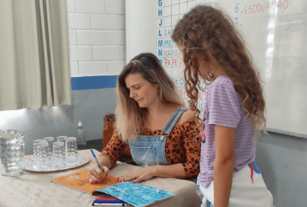 Escritora de São Sebastião têm livros premiados nacionalmente