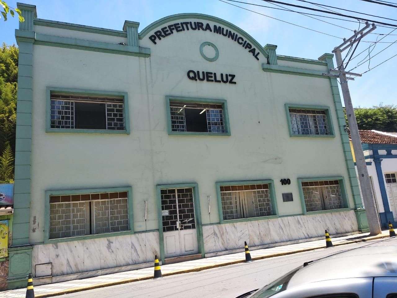 Queluz sanciona lei de anistia da dívida sobre o transporte de alunos municipais