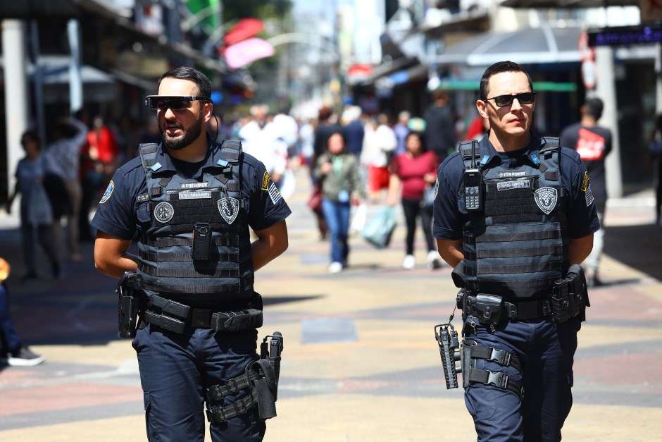 São José reforça patrulhamento na região central com óculos inteligentes em patrulhamento pela GCM