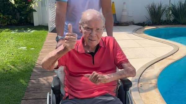 Zagallo recebe alta do hospital após 22 dias internado e comemora: “Velho Lobo está on”