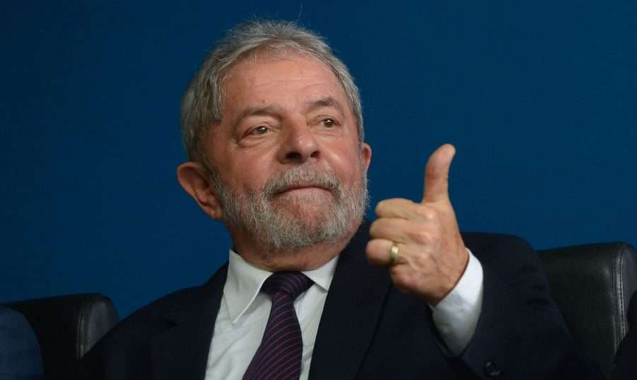 Cirurgia no quadril é bem-sucedida e Lula se recupera em hospital