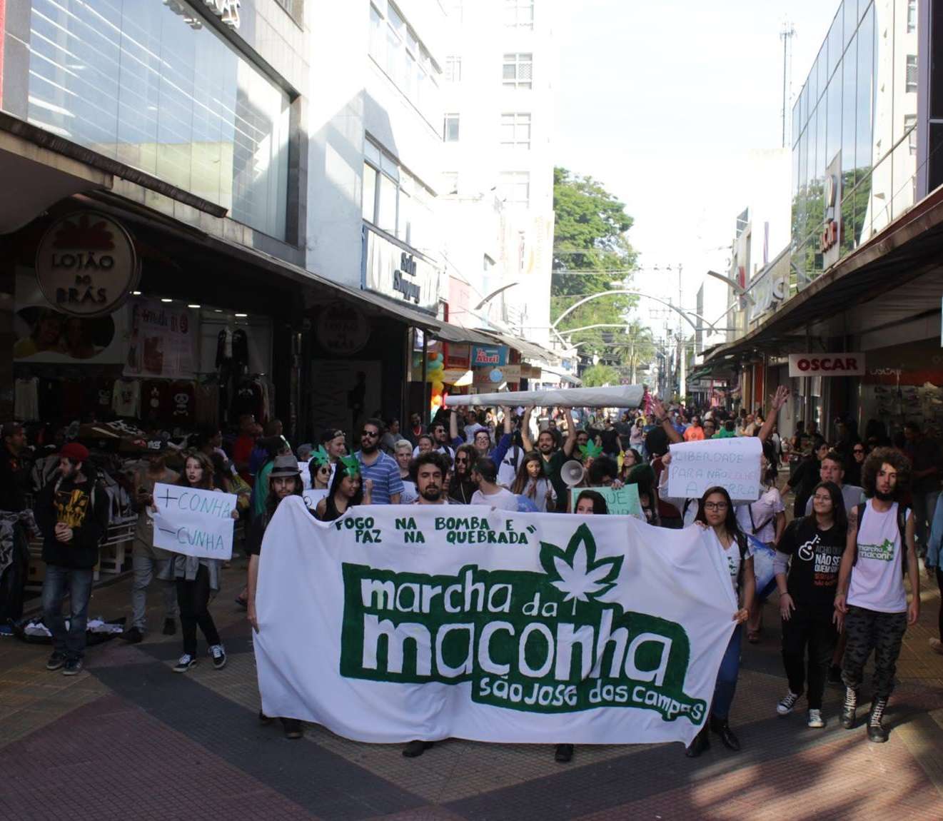 Marcha da Maconha percorre ruas da região central de São José