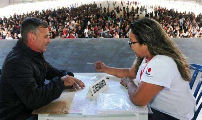 PAT de Caraguá inicia a semana com mais de 300 vagas online para 6º Mutirão do Emprego